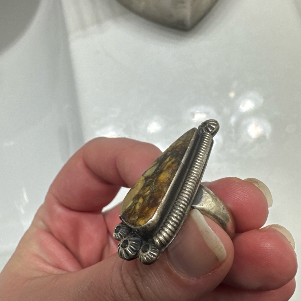 Unique Stone Ring With Silver Detailing Navajo Si… - image 2
